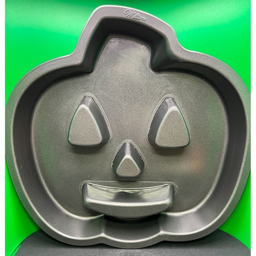 Milton Pumpkin Cake Tin Halloween Parties 11" Baking Cooking Kitchen Fun Gift